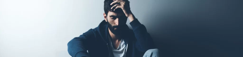 Methadone withdrawal timeline with symptoms like anxiety, sweating, muscle aches, and flu-like signs