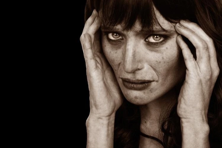 Signs Someone Is on Meth Black and white photo of sad looking woman on meth